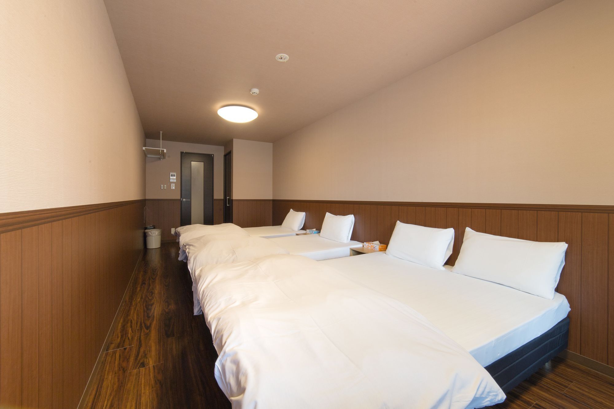 East By Root2 Hostel Apartment *